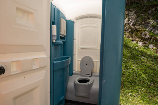 Best Porta potty delivery and setup  in Hazelwood, MO